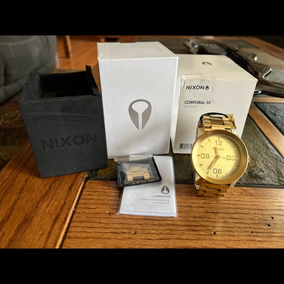 Nixon Corporal SS - All Gold - Like New - Picture 3 of 6